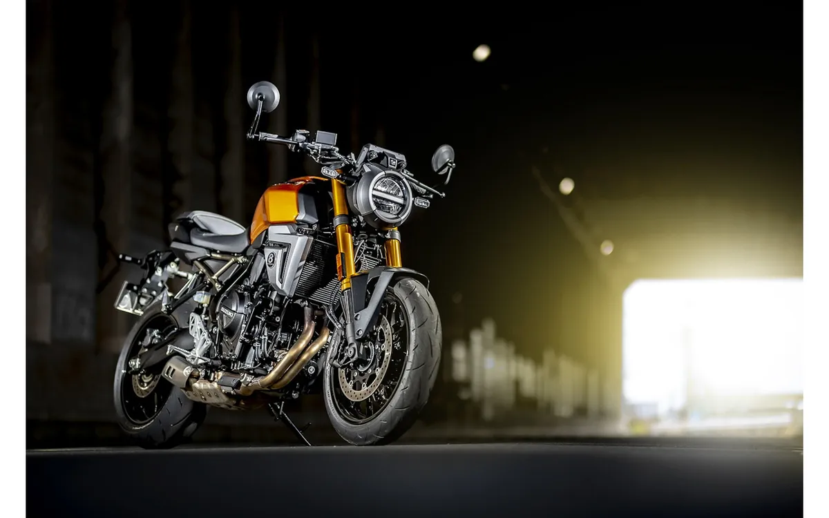 Тест-драйв Suzuki GSX-8T: не просто «ретро», а мощный современный нейкед — фото 3