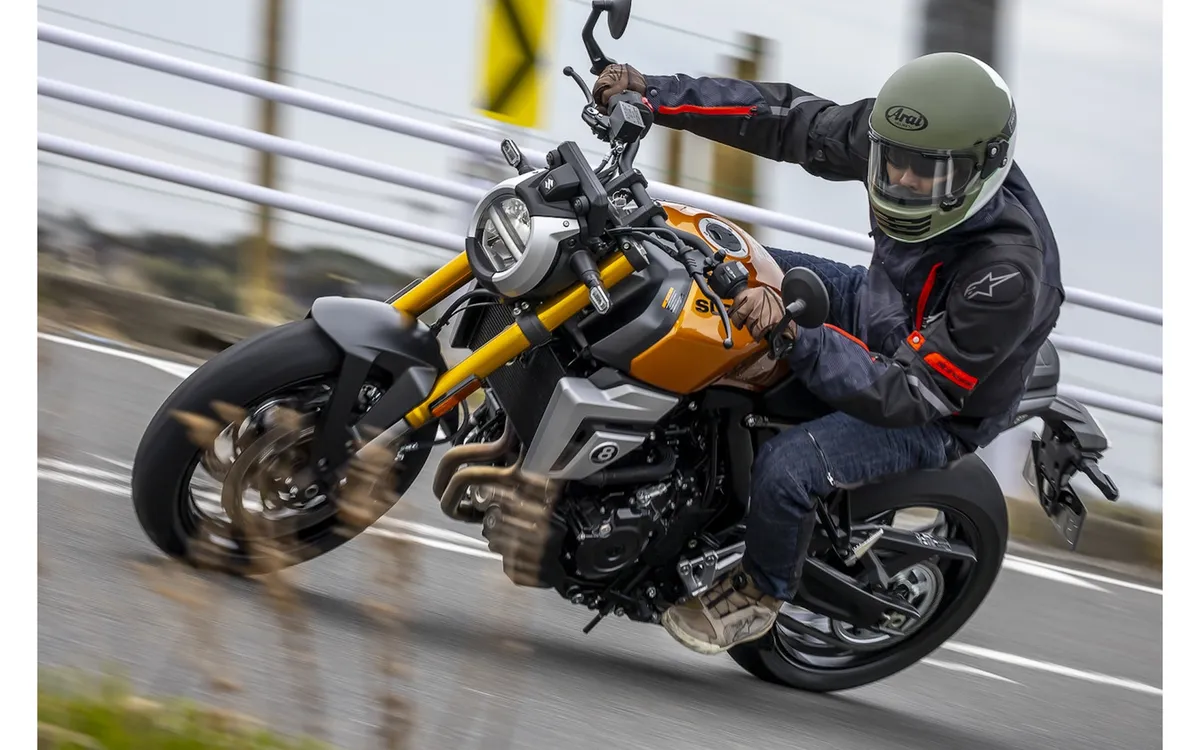 Тест-драйв Suzuki GSX-8T: не просто «ретро», а мощный современный нейкед — фото 2
