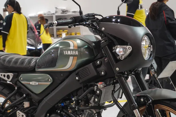 Yamaha XSR155: новый неоретро-байк с возможностью движения по трассам появится в Японии этим летом
