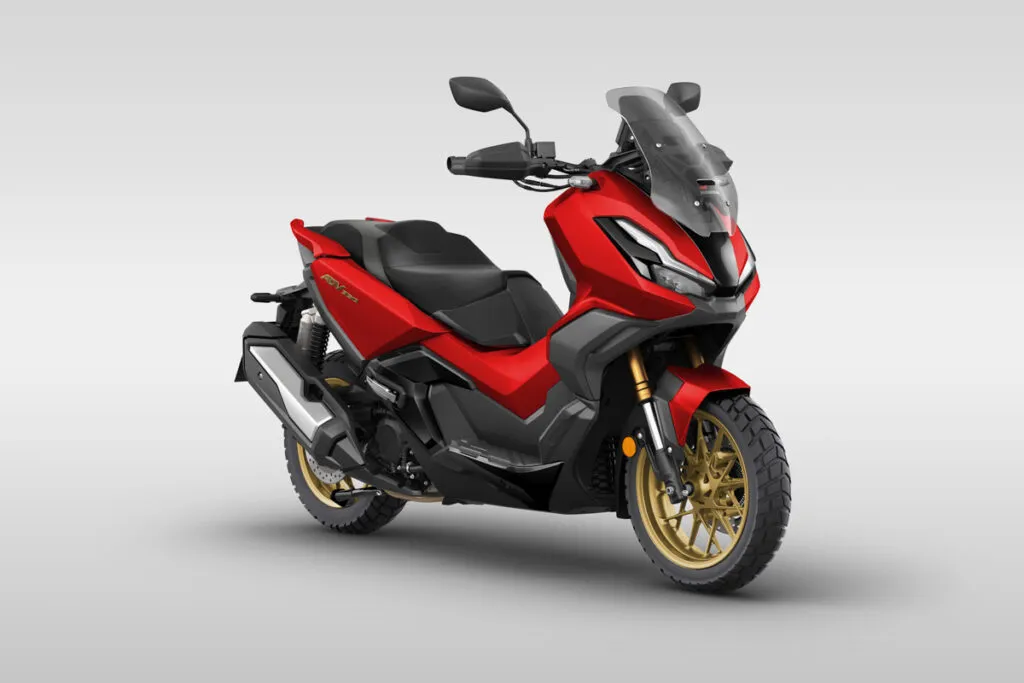 Обновлённый Honda ADV350 2025: больше технологий и комфорта для приключений — фото 2