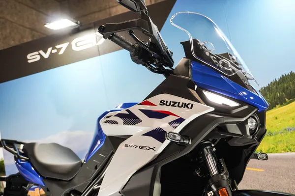 Suzuki представила новый кроссовер SV-7GX с V-образным двухцилиндровым двигателем на Осака-шоу 2026