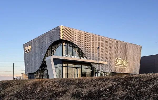 SHOEI открывает опытную площадку HELMET PARK в Ибараки: музей, симулятор MotoGP и пиццерия