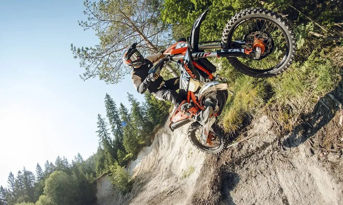 KTM 300 EXC Hardenduro на 2027 год: только новые графики — фото 3