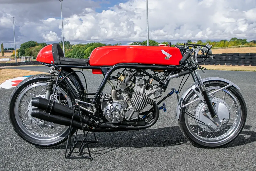Мотоцикл Honda RC173 Майка Хейлвуда 1966 года выставлен на аукцион — фото 4