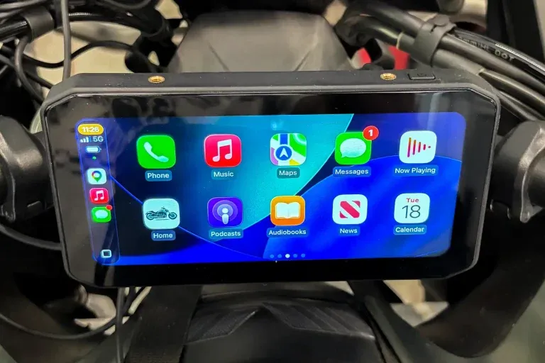 Обзор CPMC X6: мотоциклетный CarPlay с шероховатостями — фото 2