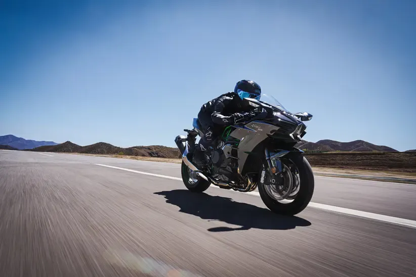Kawasaki Ninja H2 возвращается в модельный ряд Великобритании на 2027 год — фото 2