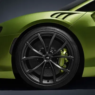 Stark Varg SM Sköll быстрее Audi R8 Сайнса на овальной трассе