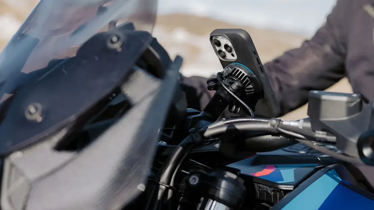 Quad Lock Handlebar Mount Pro получил регулируемую головку для труднодоступных рулей