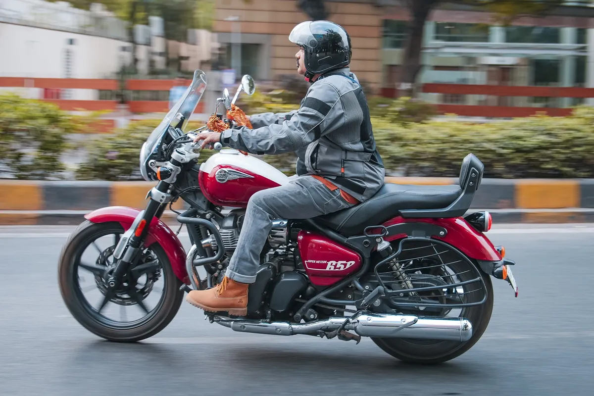 Royal Enfield Super Meteor 650 отмечает три года: 4000 мотоциклистов вышли на дороги более чем в 100 городах!