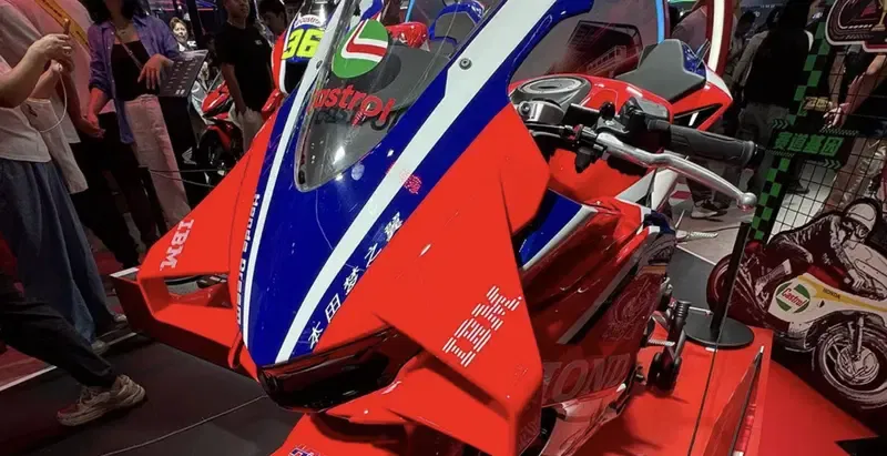 Honda RC213V в миниатюре — фото 2