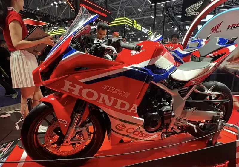 Honda RC213V в миниатюре — фото 3