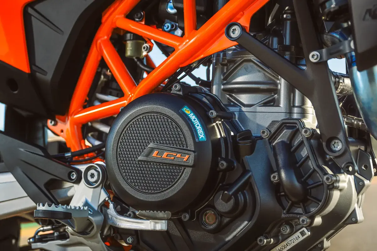 Обзор KTM 690 SMC R 2026: 9 супермото фактов — фото 4