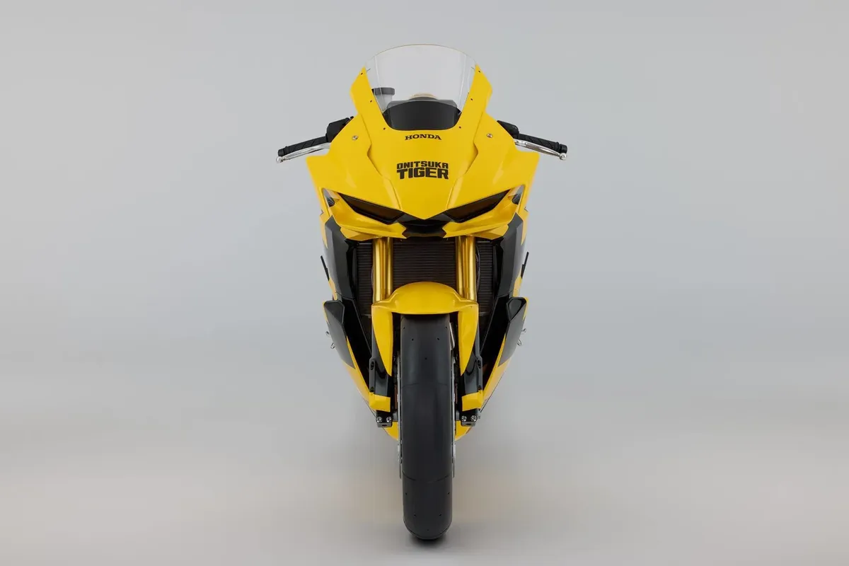 Honda представила новый концепт среднекубатурного спортбайка в партнёрстве с Onitsuka Tiger — фото 3