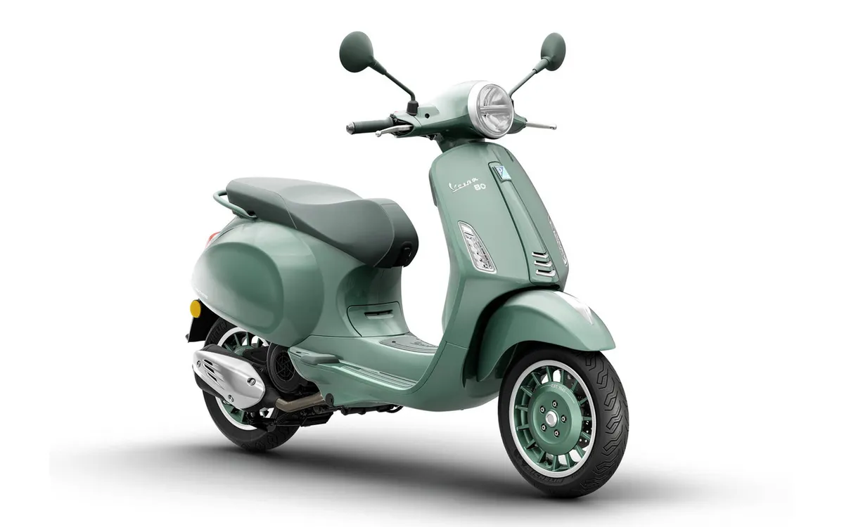 Восстановлена решетка радиатора: выпущена лимитированная версия Vespa Primavera 80th в честь 80-летия бренда — фото 2