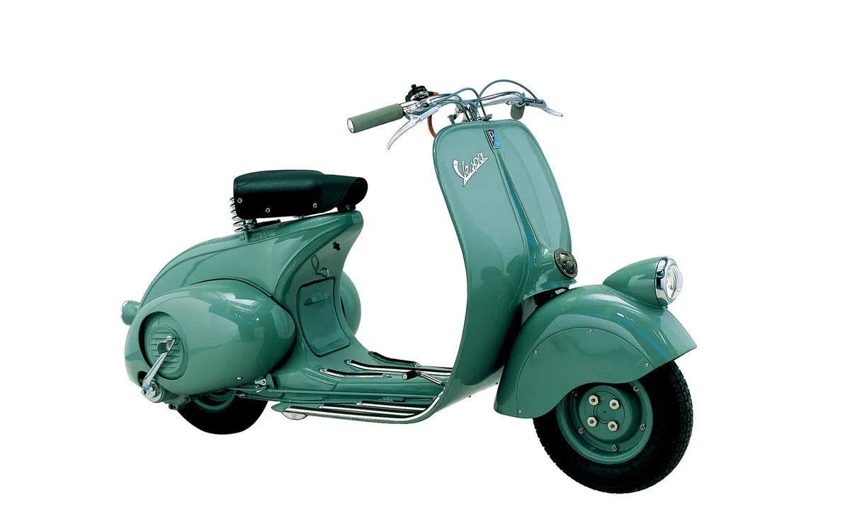 Восстановлена решетка радиатора: выпущена лимитированная версия Vespa Primavera 80th в честь 80-летия бренда — фото 4