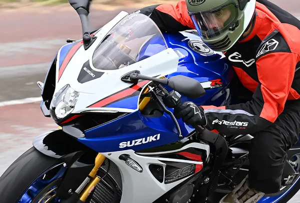 Тест-драйв Suzuki GSX-R1000R: почему литровый спортбайк интересен на обычных дорогах