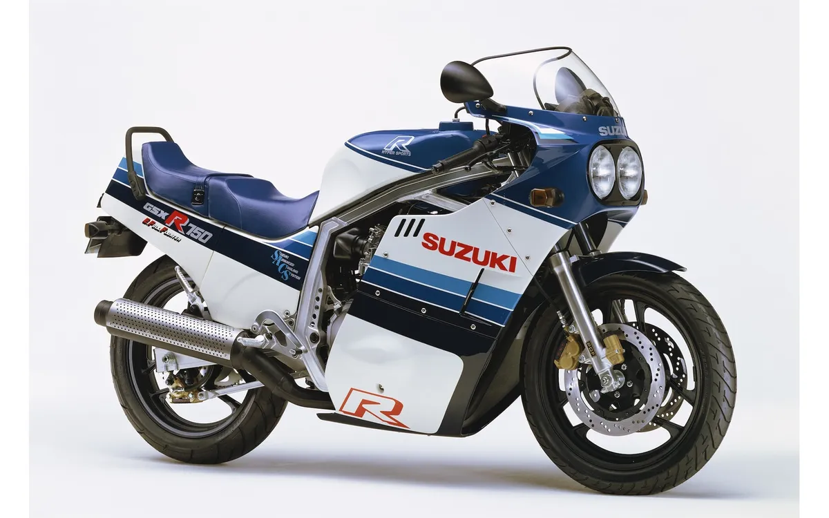 Тест-драйв Suzuki GSX-R1000R: почему литровый спортбайк интересен на обычных дорогах — фото 4