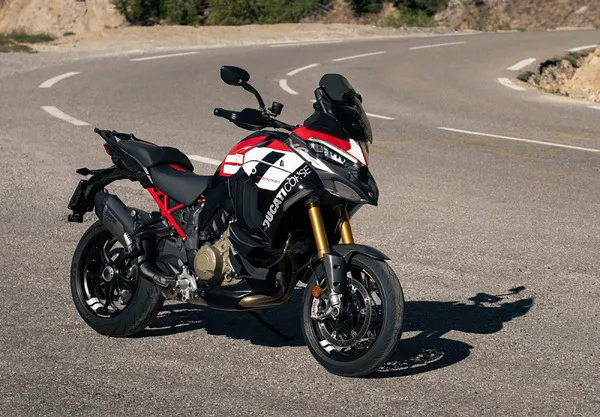 Ducati представила новую раскраску Multistrada V4 Pikes Peak 2027, вдохновленную MotoGP