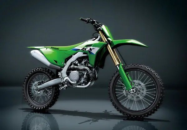 Kawasaki анонсирует флагманские внедорожные мотоциклы KX450F и KX450FX: старт продаж и цены