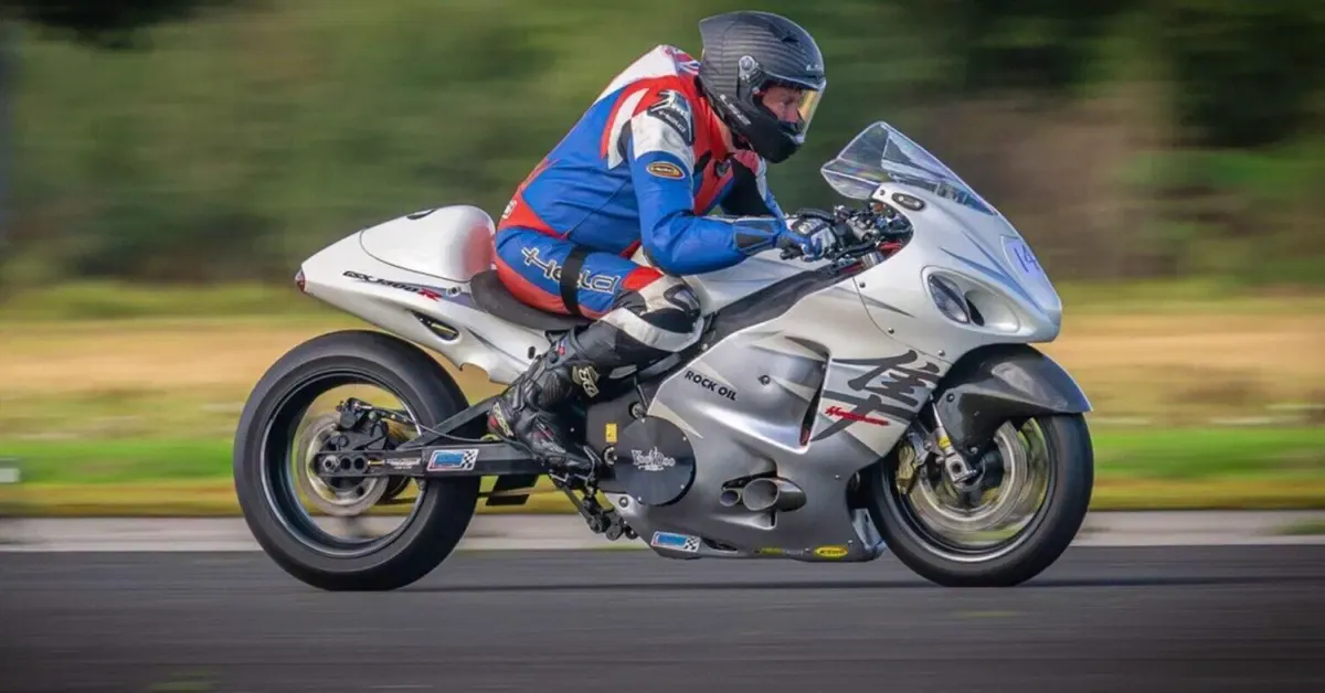 Мечта становится реальностью: Талан Скилз-Пиггинс разгоняет Suzuki Hayabusa до скорости свыше 322 км/ч