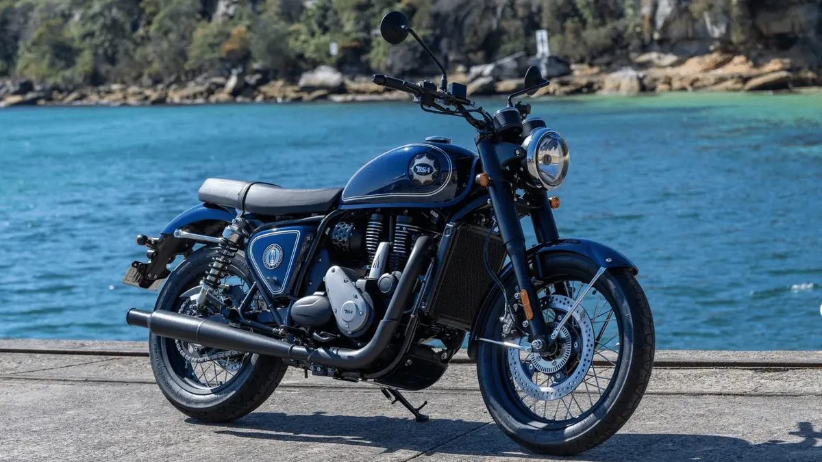 BSA Gold Star 650 получила специальные версии в цветах Birmingham Blue и Brooklands Black