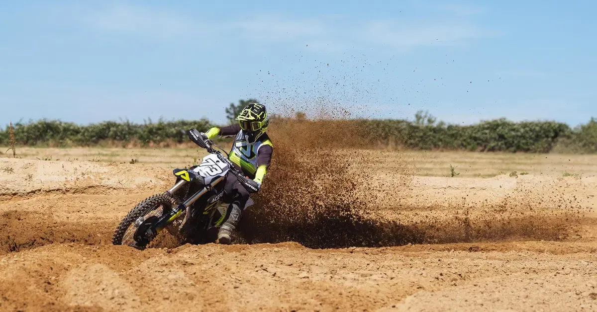 Acerbis представляет новый гоночный комплект X-FLEX 2.0 для сезона 2027
