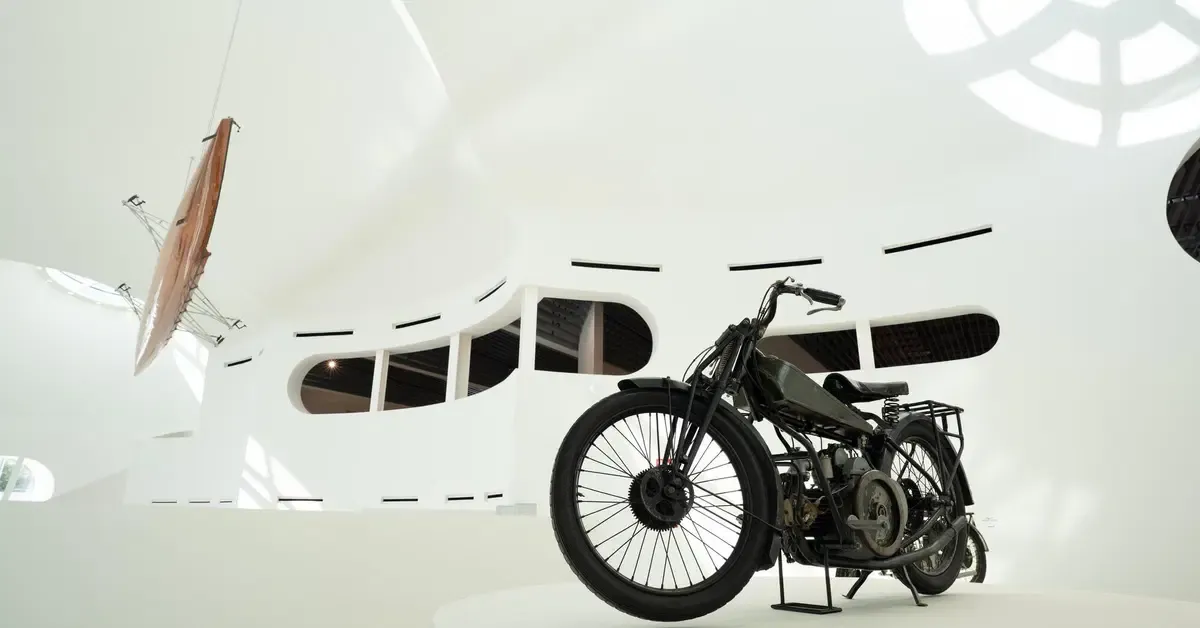 Завод Moto Guzzi открыт круглый год: новый график работы на предстоящий сезон