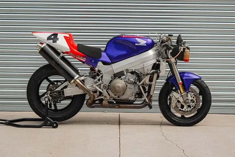 Мотоциклы Honda SP-1 Джоэя Данлопа и Джона Макгиннесса выставлены на аукцион — фото 3