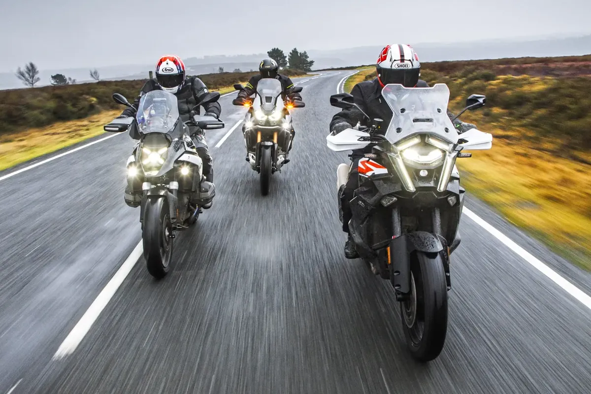 У кого лучшая автоматическая коробка передач: BMW, KTM или Honda?