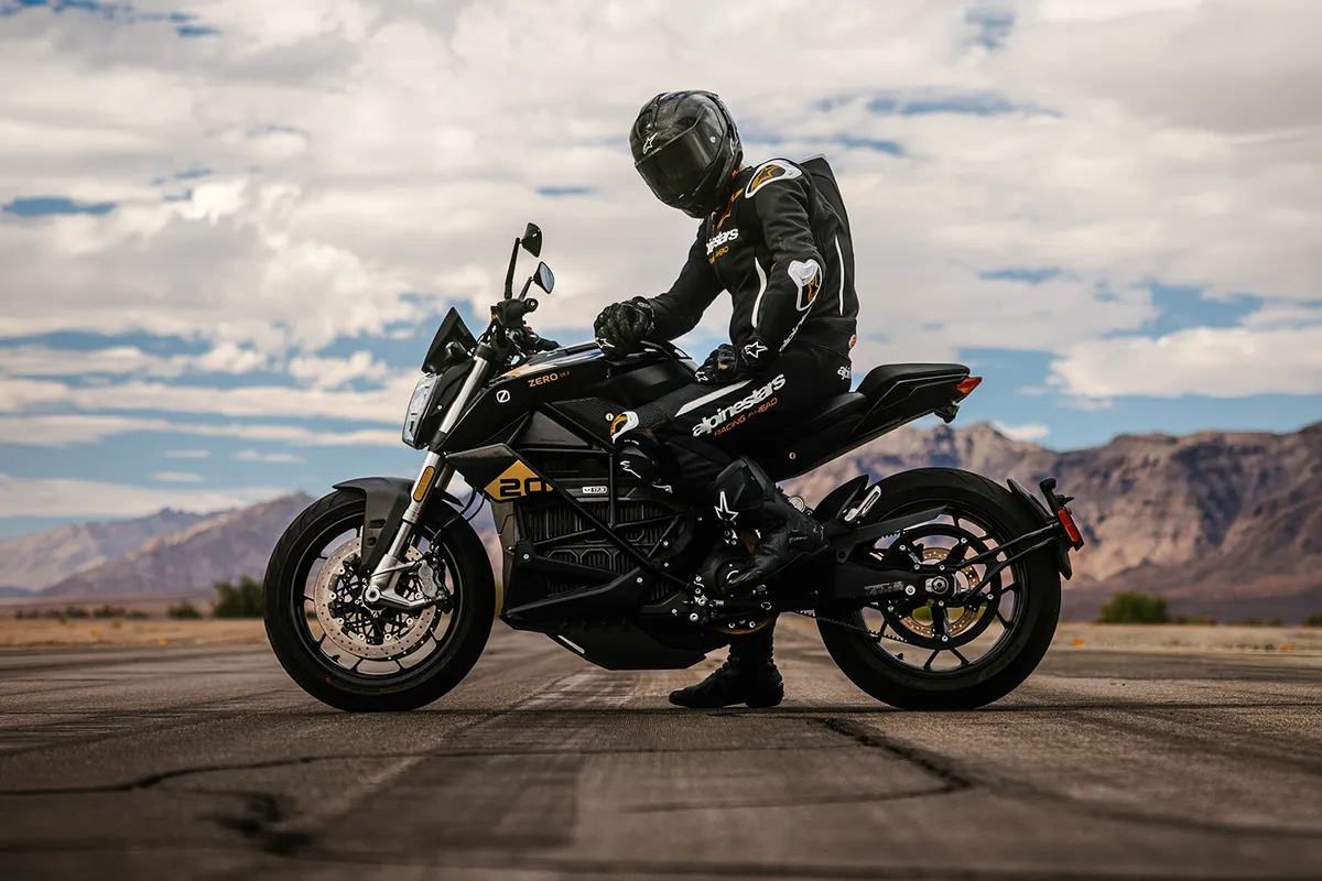 Zero Motorcycles отмечает 20-летие лимитированной версией SR/F 20th Anniversary и снижением цен в Бенилюксе на 2027 год — фото 2