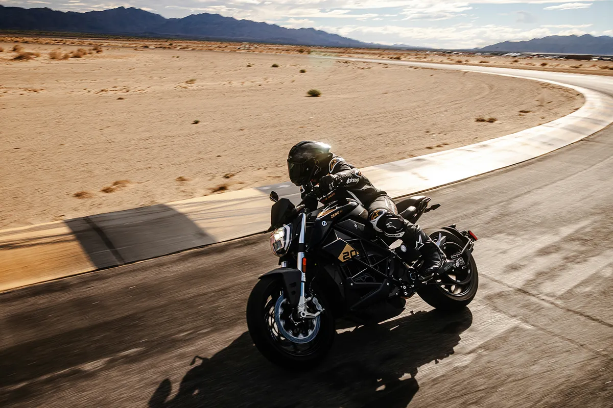 Zero Motorcycles отмечает 20-летие лимитированной версией SR/F 20th Anniversary и снижением цен в Бенилюксе на 2027 год — фото 3