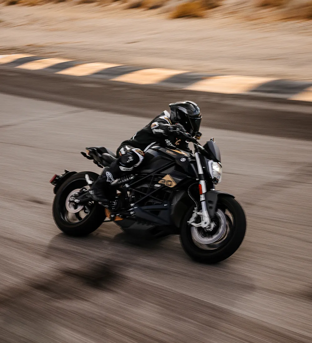 Zero Motorcycles отмечает 20-летие лимитированной версией SR/F 20th Anniversary и снижением цен в Бенилюксе на 2027 год — фото 4