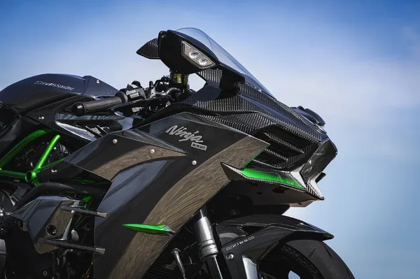 Kawasaki представила модель 2027 года для Ninja H2 CARBON: обновления, характеристики и реакция пользователей