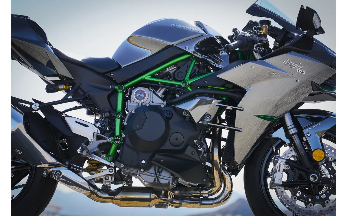 Kawasaki представила модель 2027 года для Ninja H2 CARBON: обновления, характеристики и реакция пользователей — фото 3