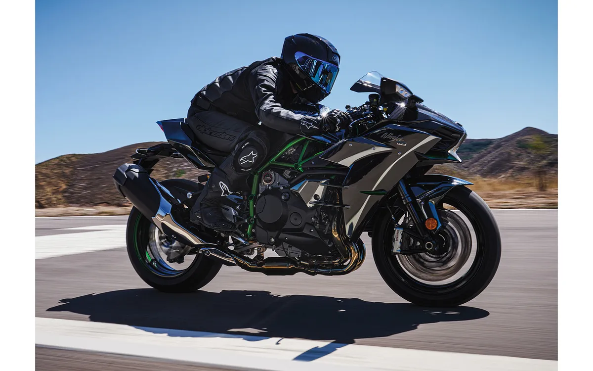 Kawasaki представила модель 2027 года для Ninja H2 CARBON: обновления, характеристики и реакция пользователей — фото 4