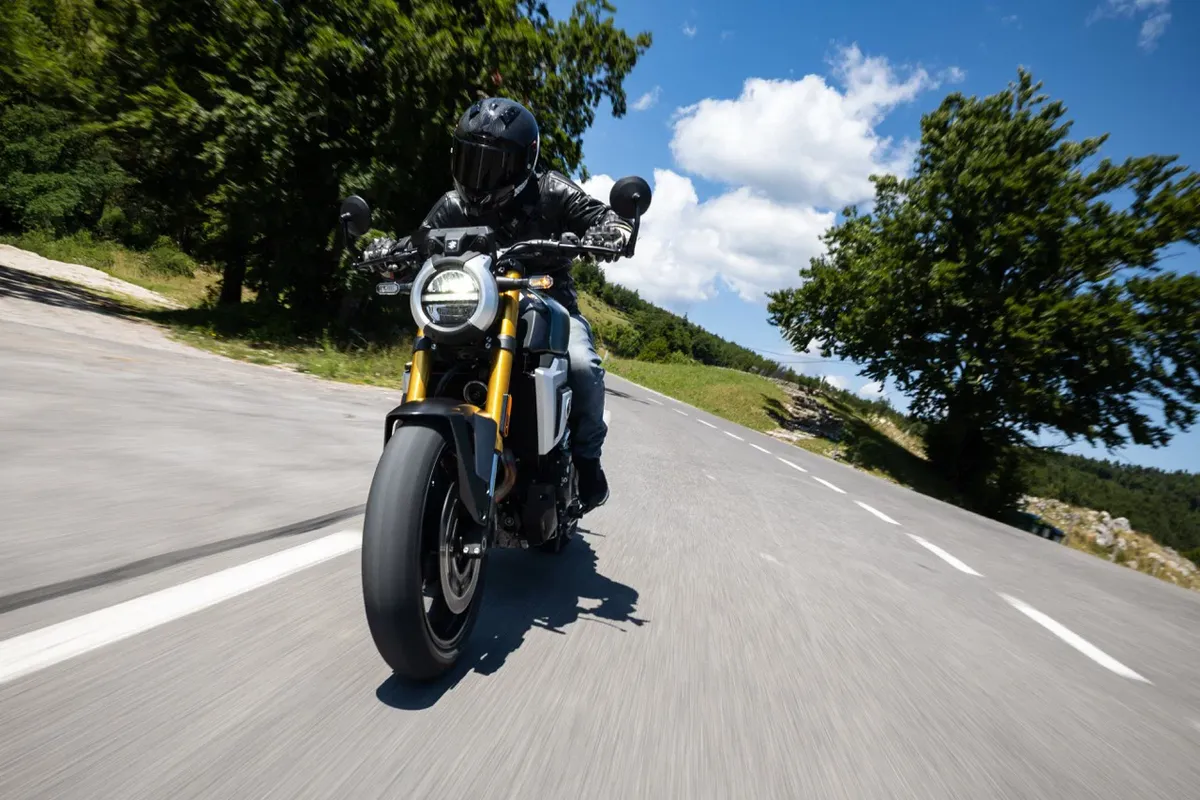 Suzuki GSX-8T: бесплатная комплектация аксессуаров стоимостью более 800 фунтов стерлингов — фото 2