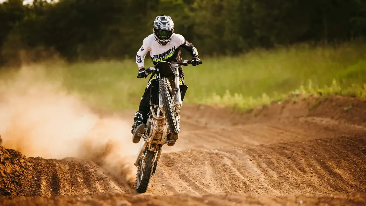 Triumph обновляет чемпионский кроссовый TF 250-X: акцент на силовую установку и подвеску