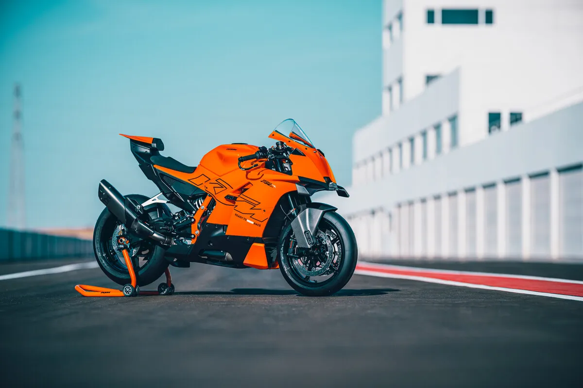 KTM 990 RC R возвращается в Малайзию: спортбайк с аэродинамикой MotoGP и мощным двигателем