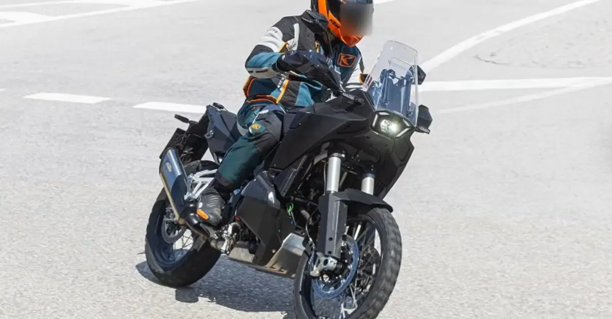 Новая KTM 990 Adventure: линейка приключенческих мотоциклов расширяется, ожидается ли версия R?