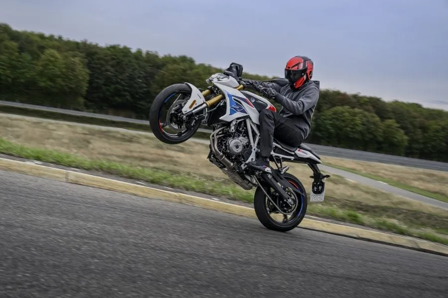 BMW F 450 R: Детали базового спортбайка без обтекателей