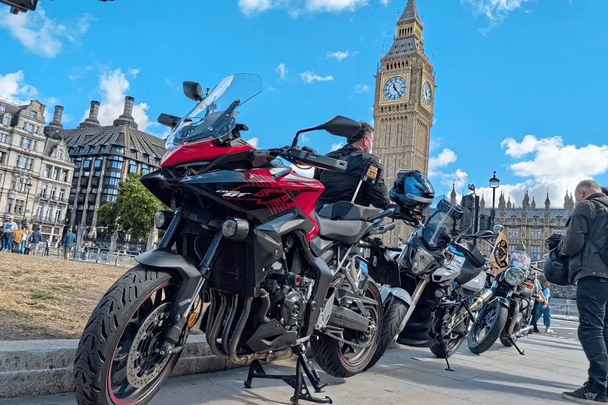 Проезд с Крэйгом и Линдси на Honda CB1000GT