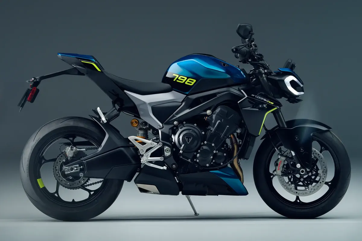 "Агрессивный, современный и свежий": первые впечатления от новой Triumph Street Triple 798
