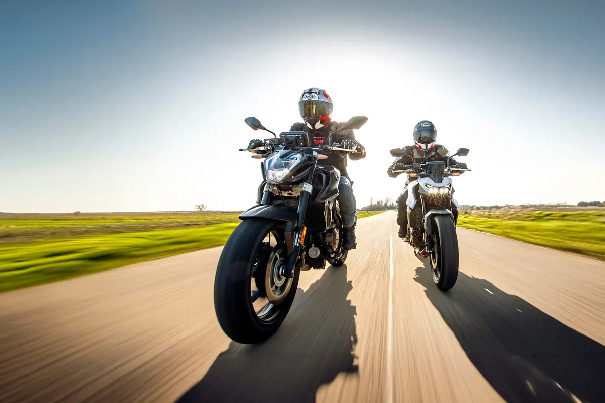 Voge R625 против Honda Hornet: двойной тест средневесов
