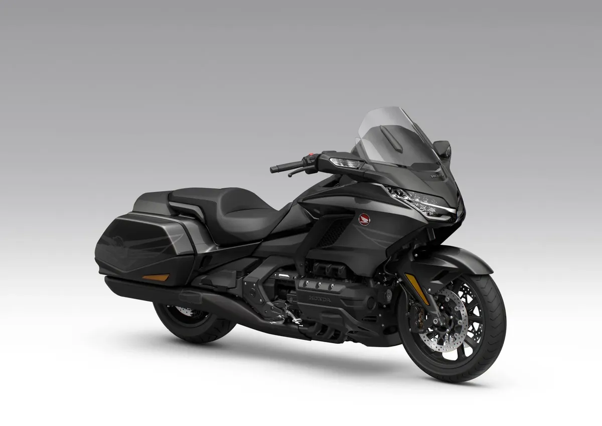 Легендарный Honda GL1800 Gold Wing Tour получил новую палитру цветов для 2027 модельного года — фото 3