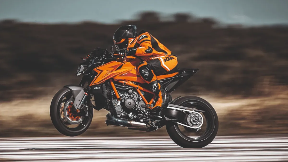 KTM 1390 Super Duke R возглавил новые предложения PowerDeals с дилерским взносом в £1,500
