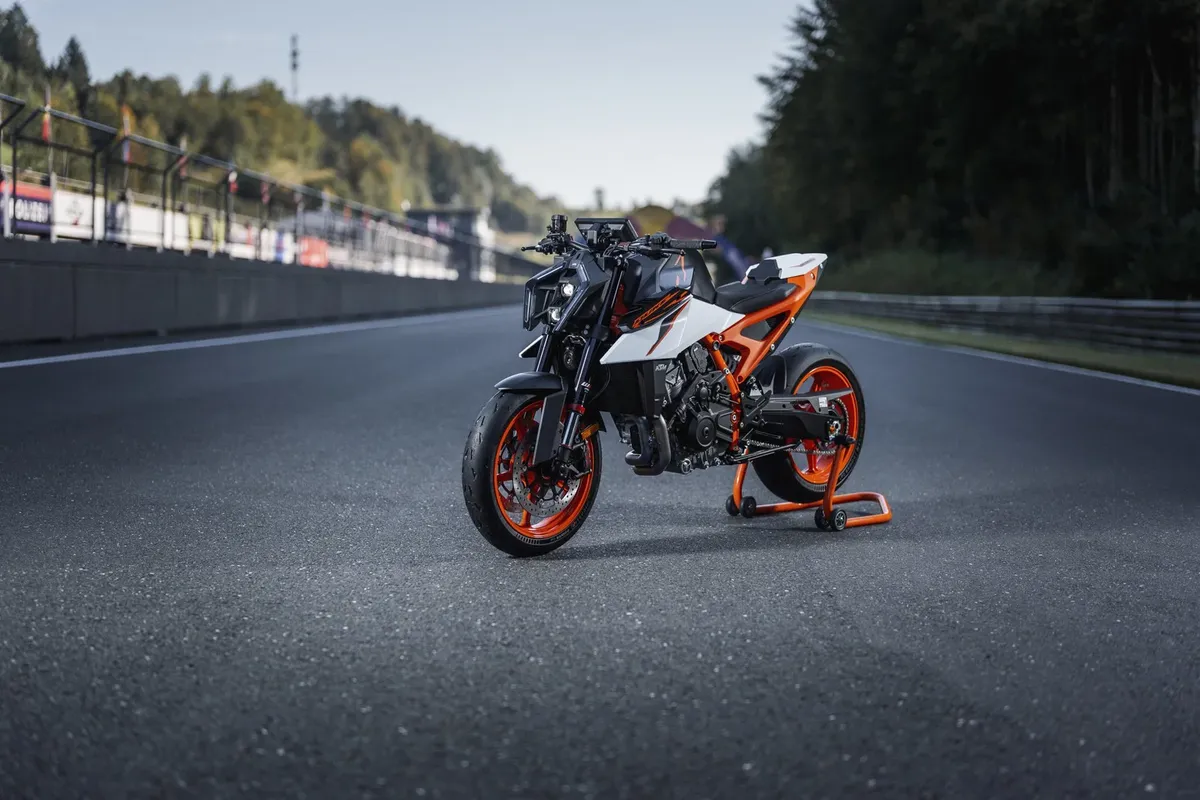 KTM 1390 Super Duke R возглавил новые предложения PowerDeals с дилерским взносом в £1,500 — фото 2
