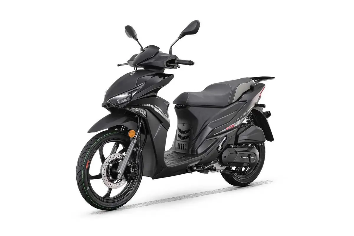 QJ Motor LTS 125S: новый скутер с большими колесами, бросающий вызов городским пробкам и ценам