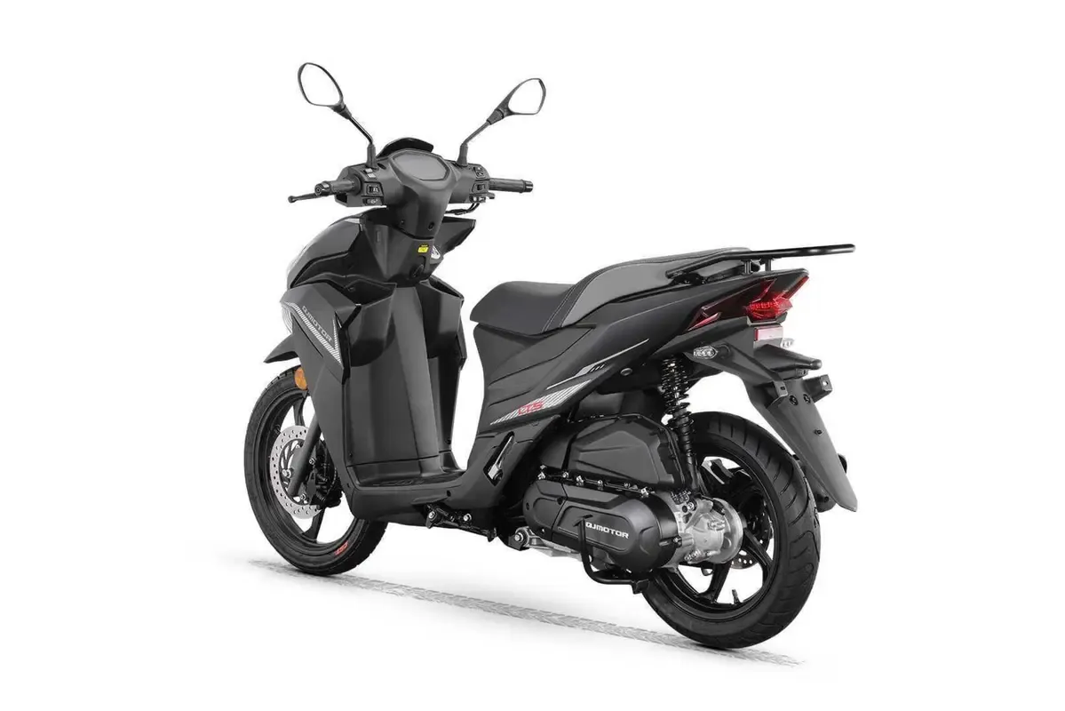 QJ Motor LTS 125S: новый скутер с большими колесами, бросающий вызов городским пробкам и ценам — фото 3