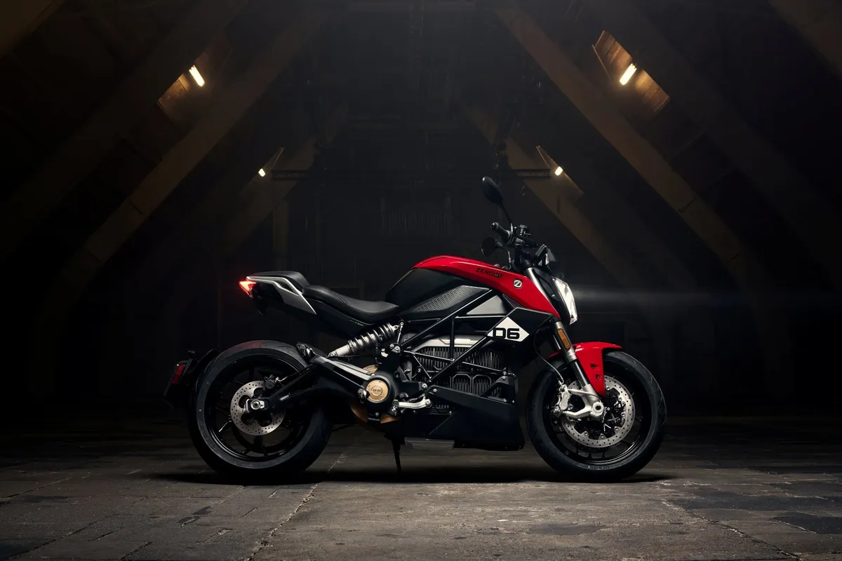 Zero Motorcycles представляет лимитированную версию SR/F к 20-летию и обновленные цветовые решения — фото 4