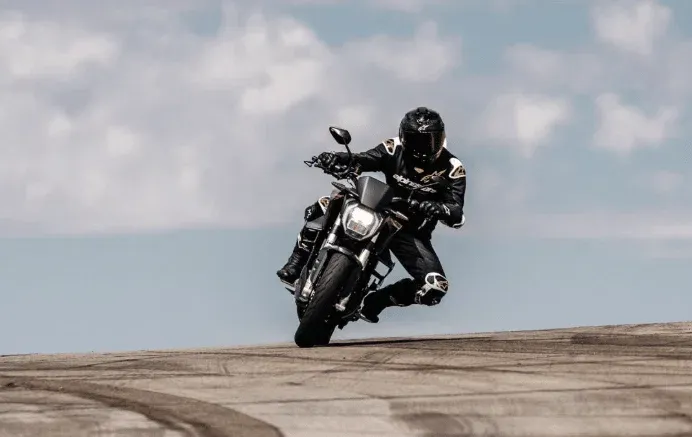 Zero Motorcycles представила лимитированную серию SR/F к 20-летию бренда — фото 3